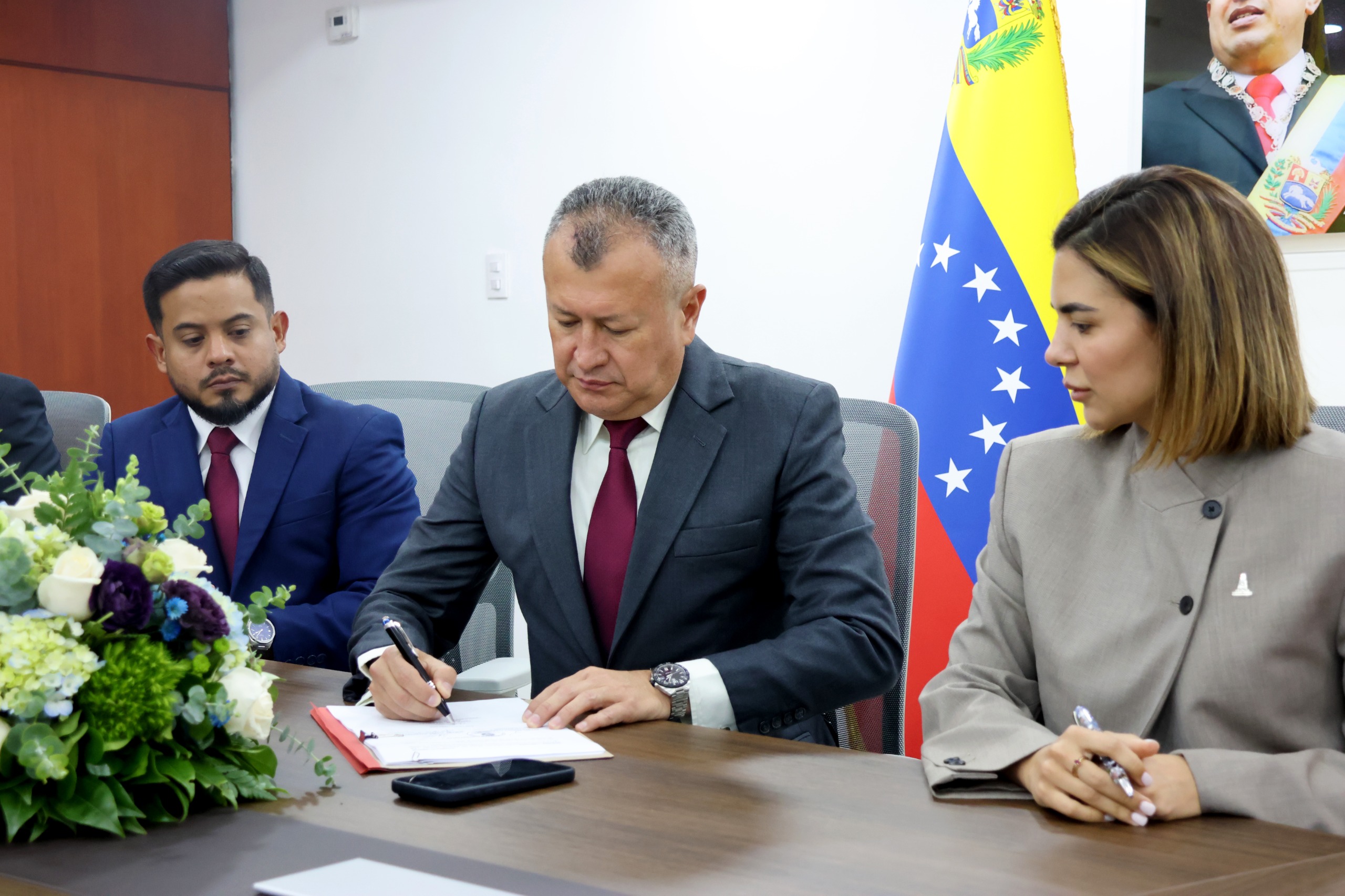 El Ministerio de Salud firma convenio con Seguros La Previsora, Horizonte y Miranda para agilizar cirugías a través de la VenApp y el 1X10 del Buen Gobierno.