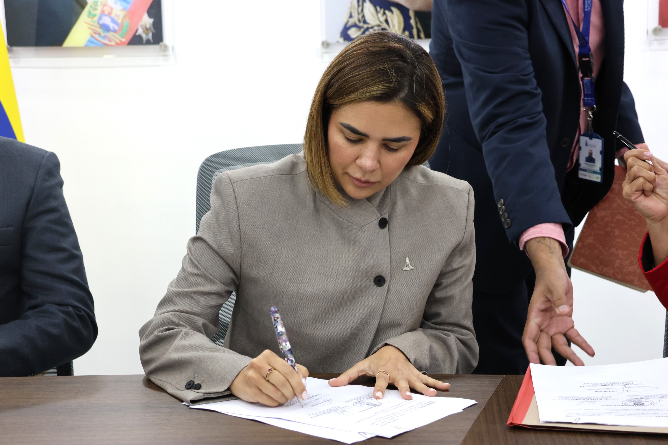 El Ministerio de Salud firma convenio con Seguros La Previsora, Horizonte y Miranda para agilizar cirugías a través de la VenApp y el 1X10 del Buen Gobierno.